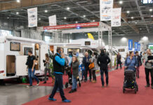 Kupujeme karavan na veletrhu