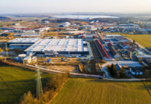 Přes 3 000 vestaveb ročně – novou továrnu Malibu Van otevřela prezidentka Slovinska