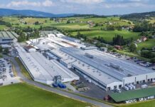 Policejní razie v Knausu – tři manažeři byli zatčeni kvůli úplatkům