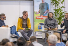 STUDIO KARAVAN: Vandráci Pavel Liška a Jan Révai o motorkářské cestě na ostrov Papua-Nová Guinea